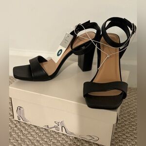 A New Day “Sal” Memory-Foam 4in Heels Black, Size 9 ankle strap block heel NEW!